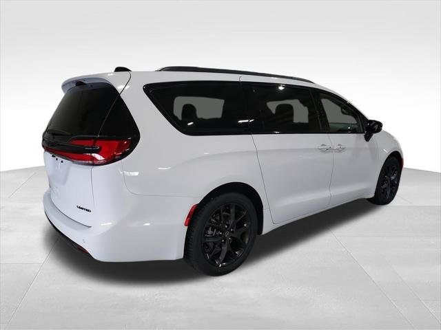 New 2026 Bright White Clear-Coat Exterior Paint Chrysler Limited image 9