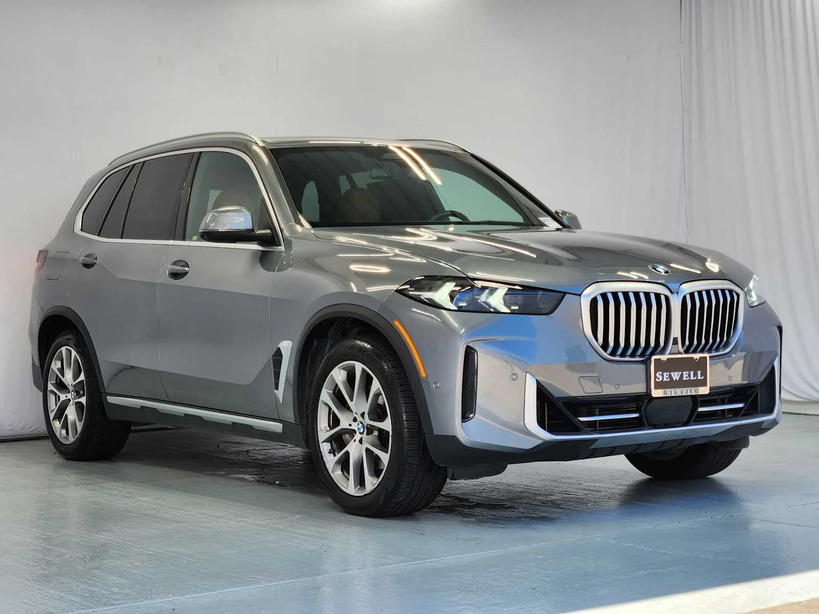 Certified Used 2024 Skyscraper Grey Metallic BMW xDrive40i image 4