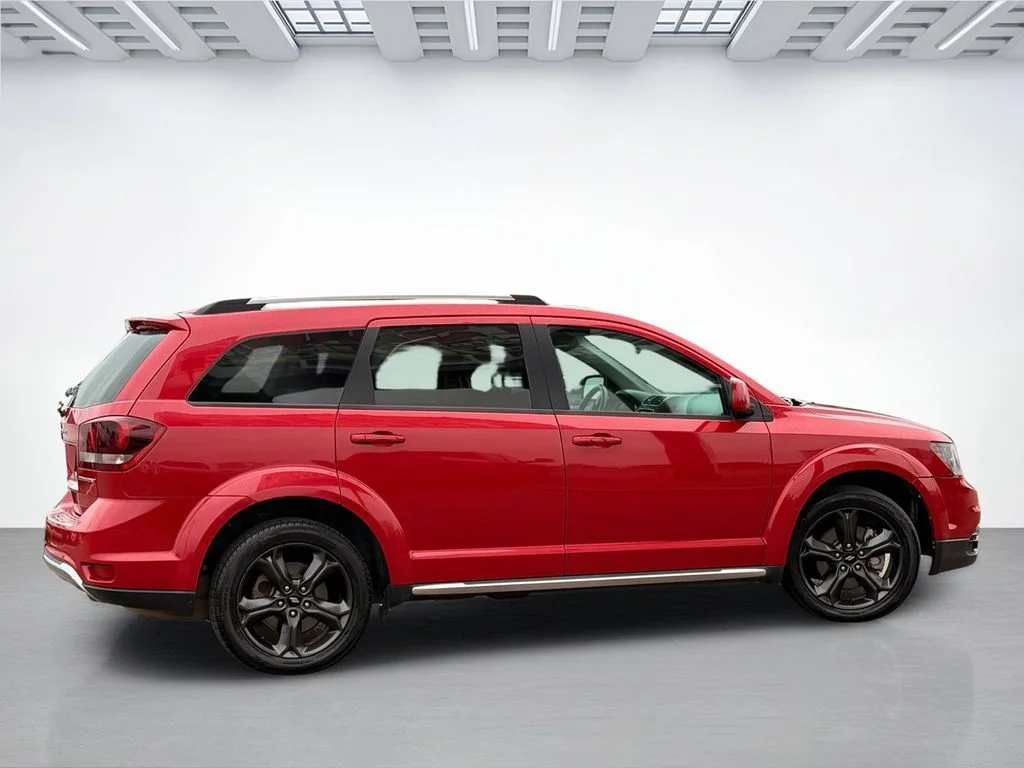 Used 2020 Red Dodge Crossroad image 5