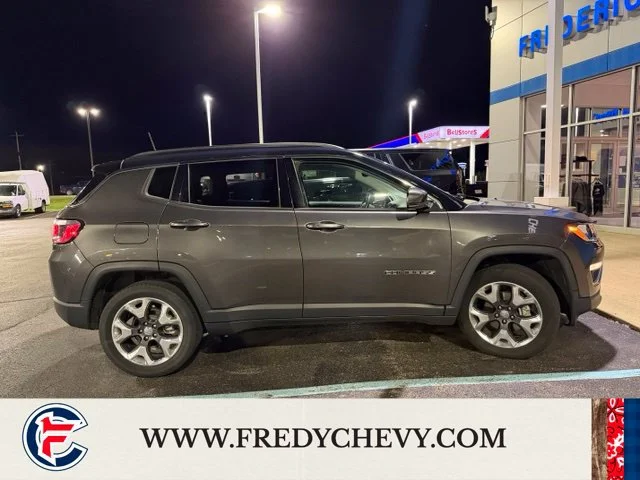 Used 2019 Gray Jeep Limited 4x4 image 4
