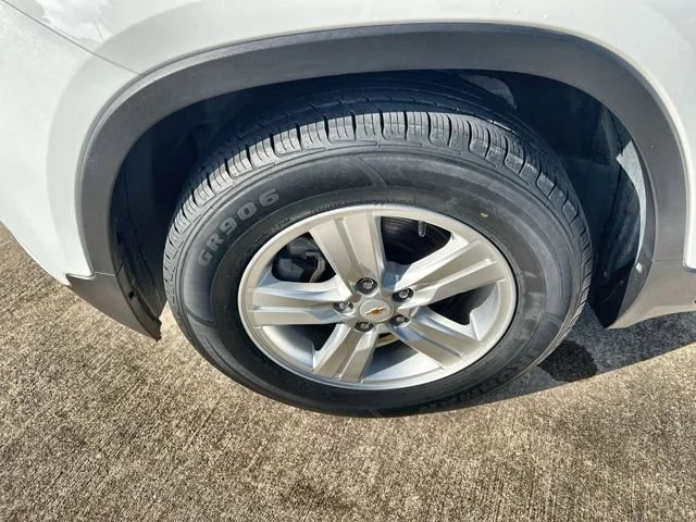Used 2018 SUMMIT WHITE Chevrolet LT image 33