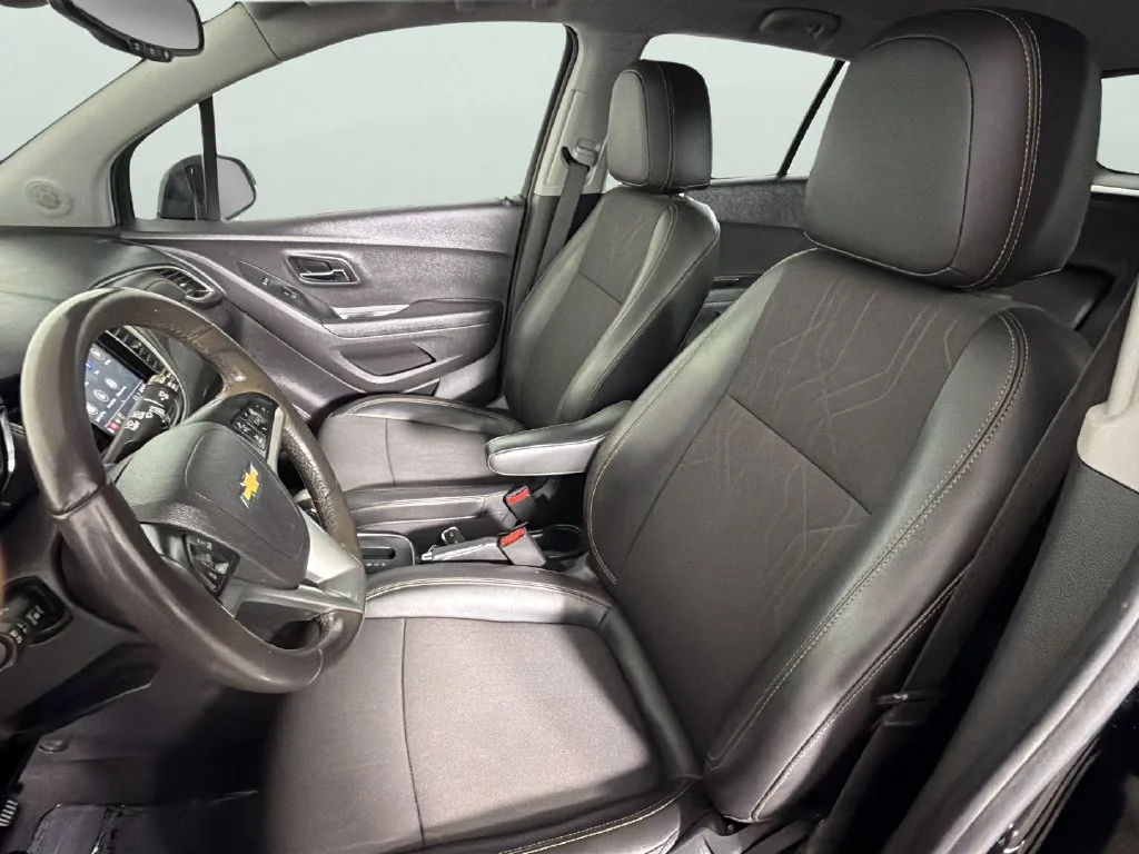 Used 2020 MOSAIC BLACK METALLIC Chevrolet LT image 18