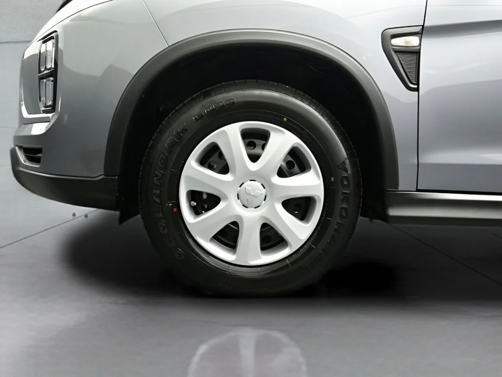 New 2026 Mercury Gray Metallic Mitsubishi S image 19