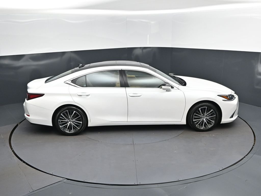 Used 2024 White Lexus 350 image 35