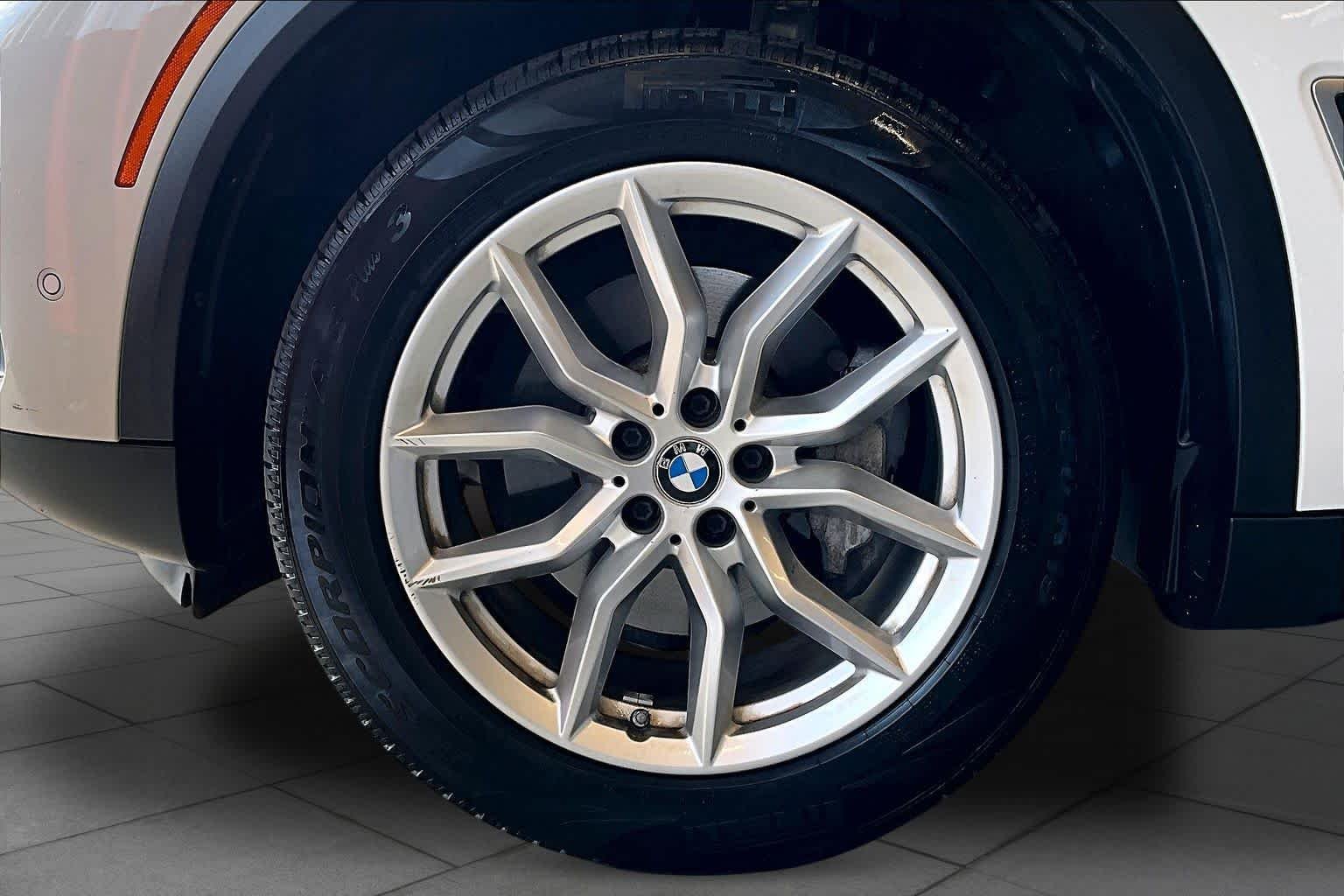 Used 2019 Alpine White BMW xDrive40i image 11