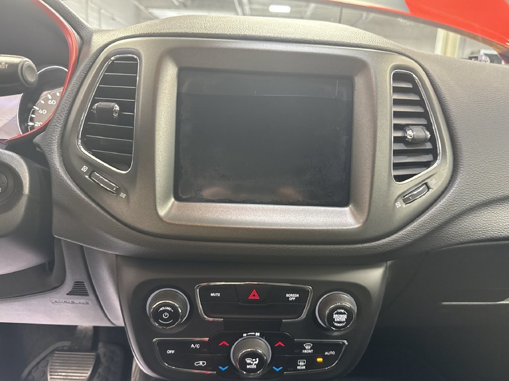 Used 2018 Spitfire Orange Clearcoat Jeep Trailhawk image 19