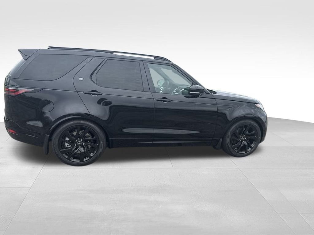 Used 2025 Black Land Rover Dynamic SE image 6