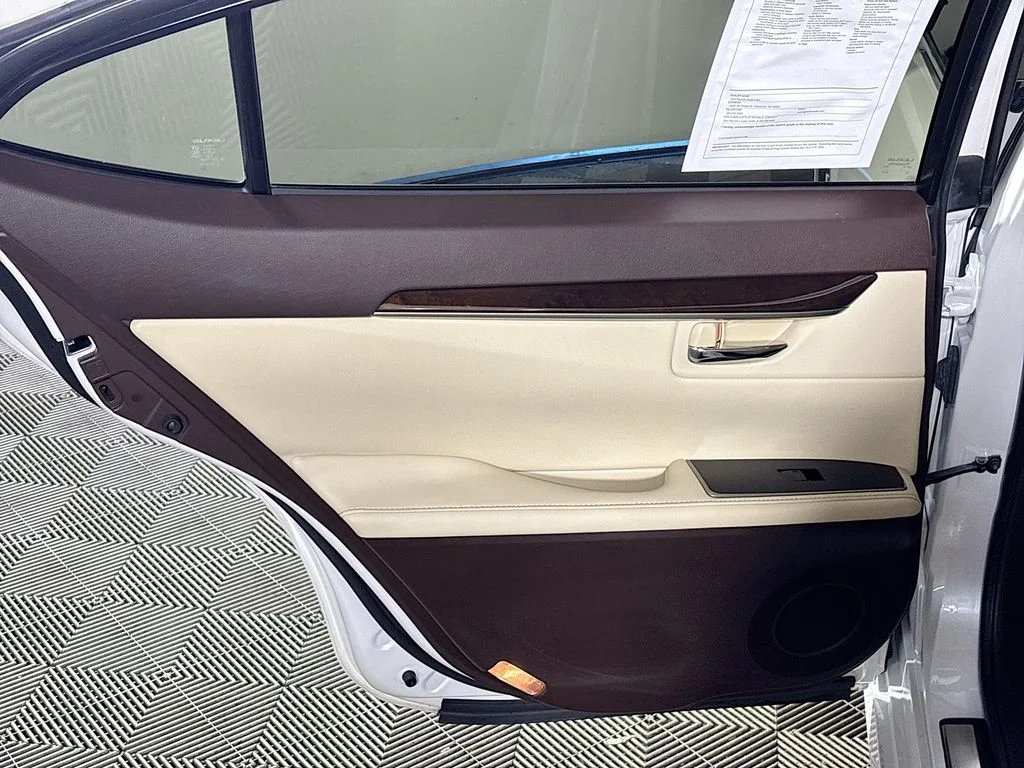 Used 2018 White Pearl Lexus 350 image 19