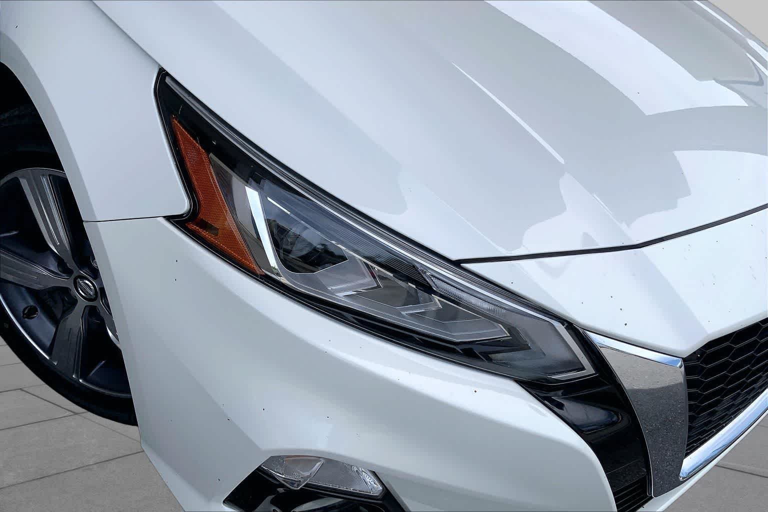 Used 2022 Pearl White Tricoat Nissan 2.5 SL image 27