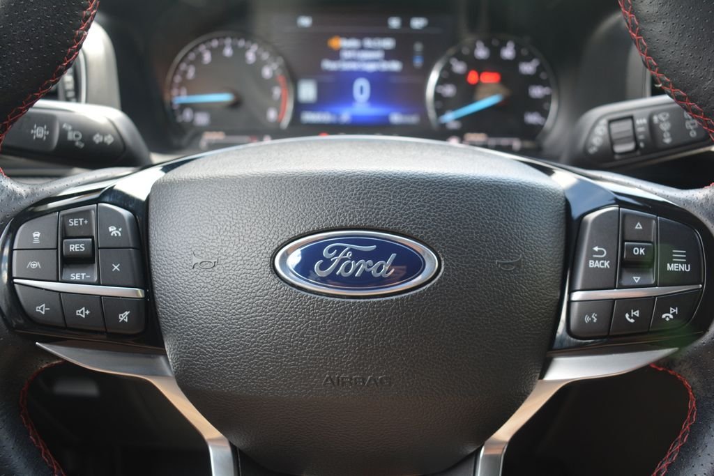 Used 2023 Gray Ford ST-Line image 11