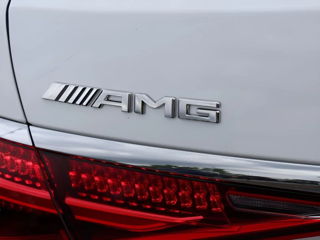 New 2025 MANUFAKTUR Moonlight White Metallic Mercedes-Benz S 63 E AMG® image 9