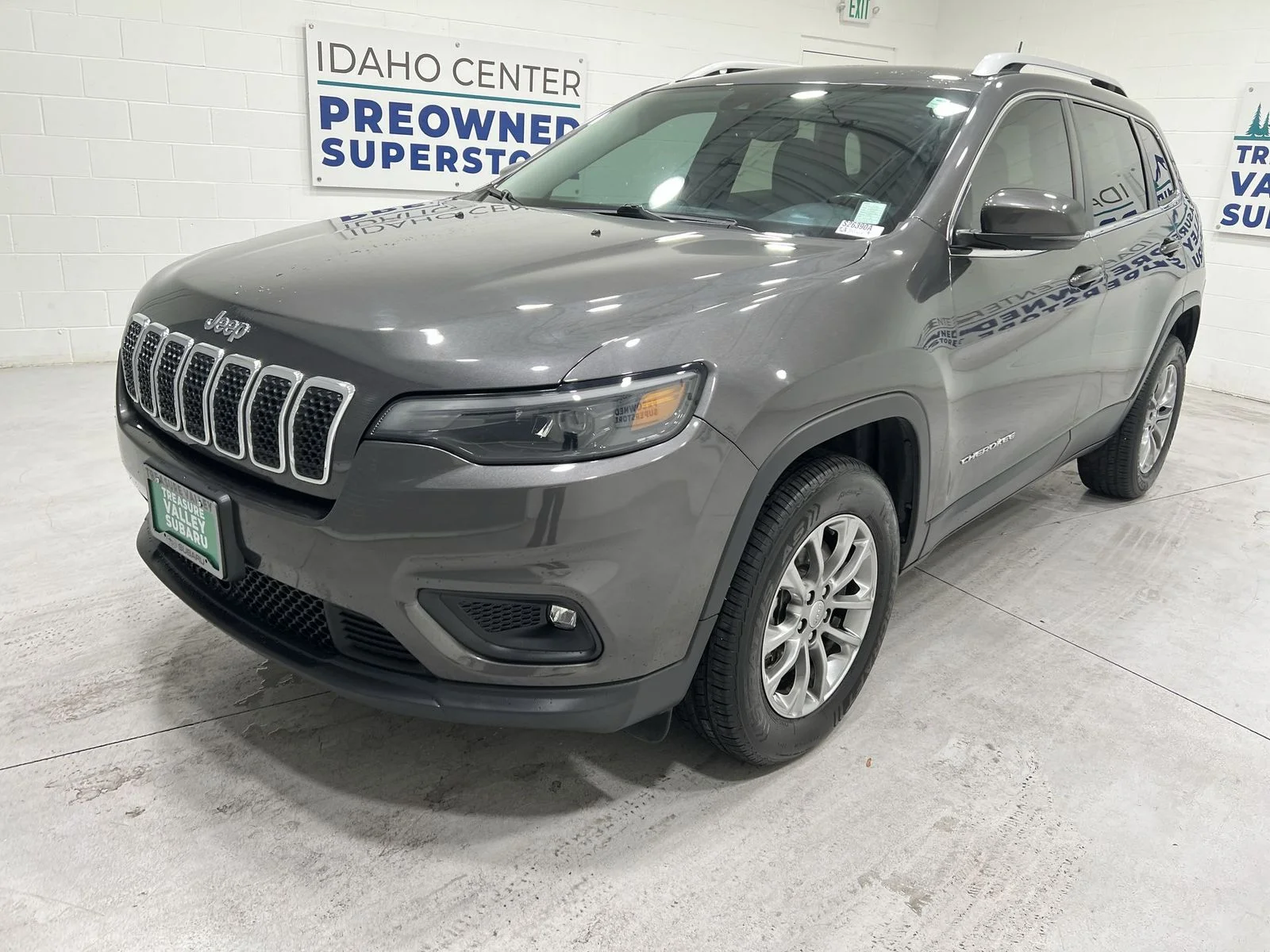 Used 2020 Gray Jeep Latitude Plus image 4