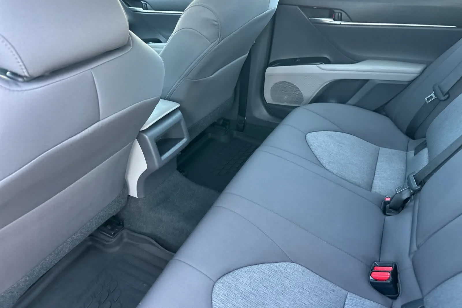 Used 2020 Super White Toyota LE image 13