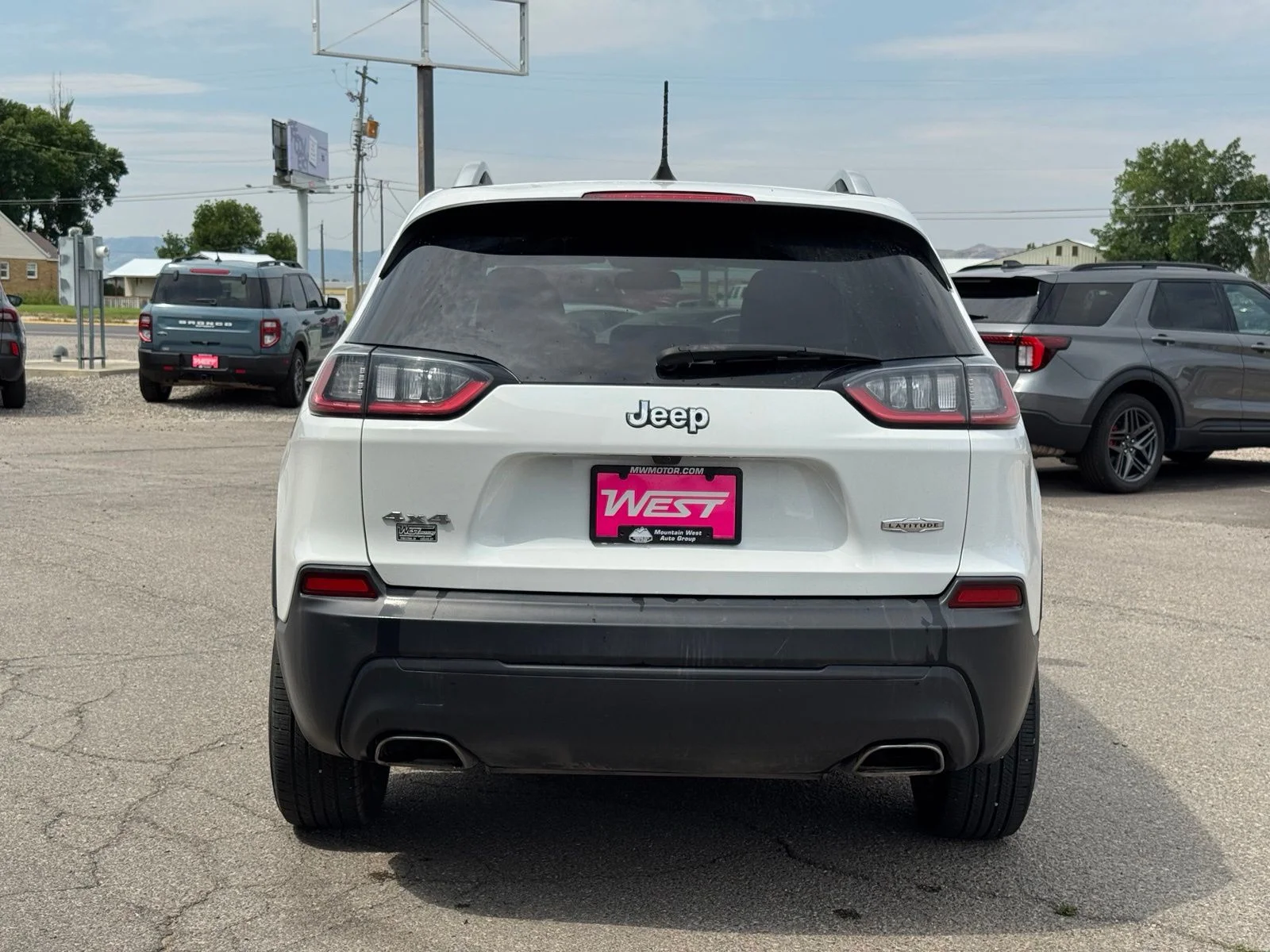 Used 2019 White Jeep Latitude Plus image 4
