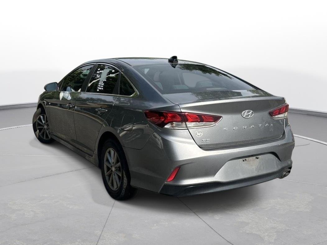 Used 2018 Machine Gray Hyundai SE image 8