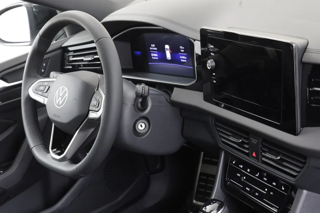 New 2026 Pure White Volkswagen 1.5T Sport image 22