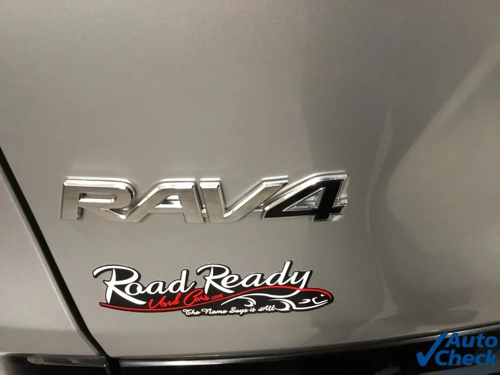 Used 2019 Silver Toyota XSE image 15