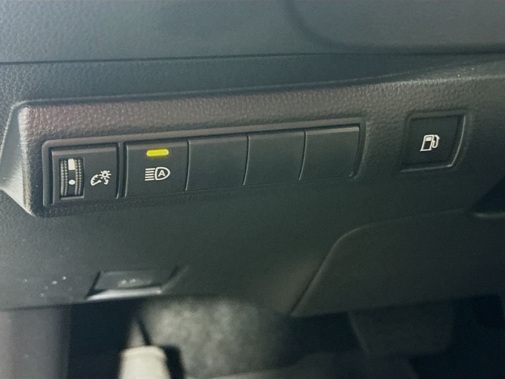 Used 2026 Wind Chill Pearl Toyota Hybrid LE image 10