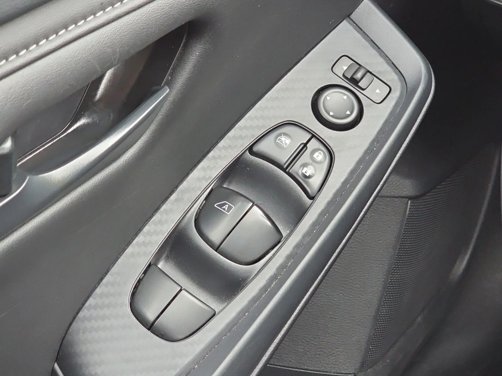 Used 2025 Gray Nissan S image 25