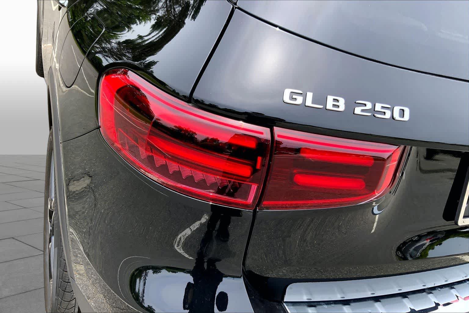 New 2026 Night Black Mercedes-Benz GLB 250 image 18