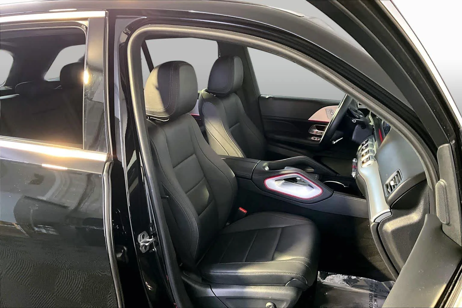 Used 2024 Black Mercedes-Benz GLE 450e Plug-In Hybrid image 8