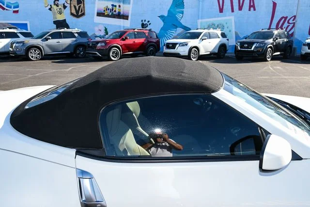 Used 2014 White Nissan Touring image 17