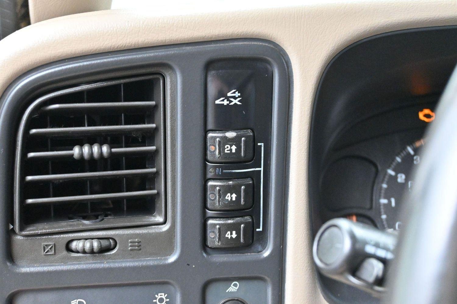 Used 2005 Dark Green Metallic Chevrolet LS image 21