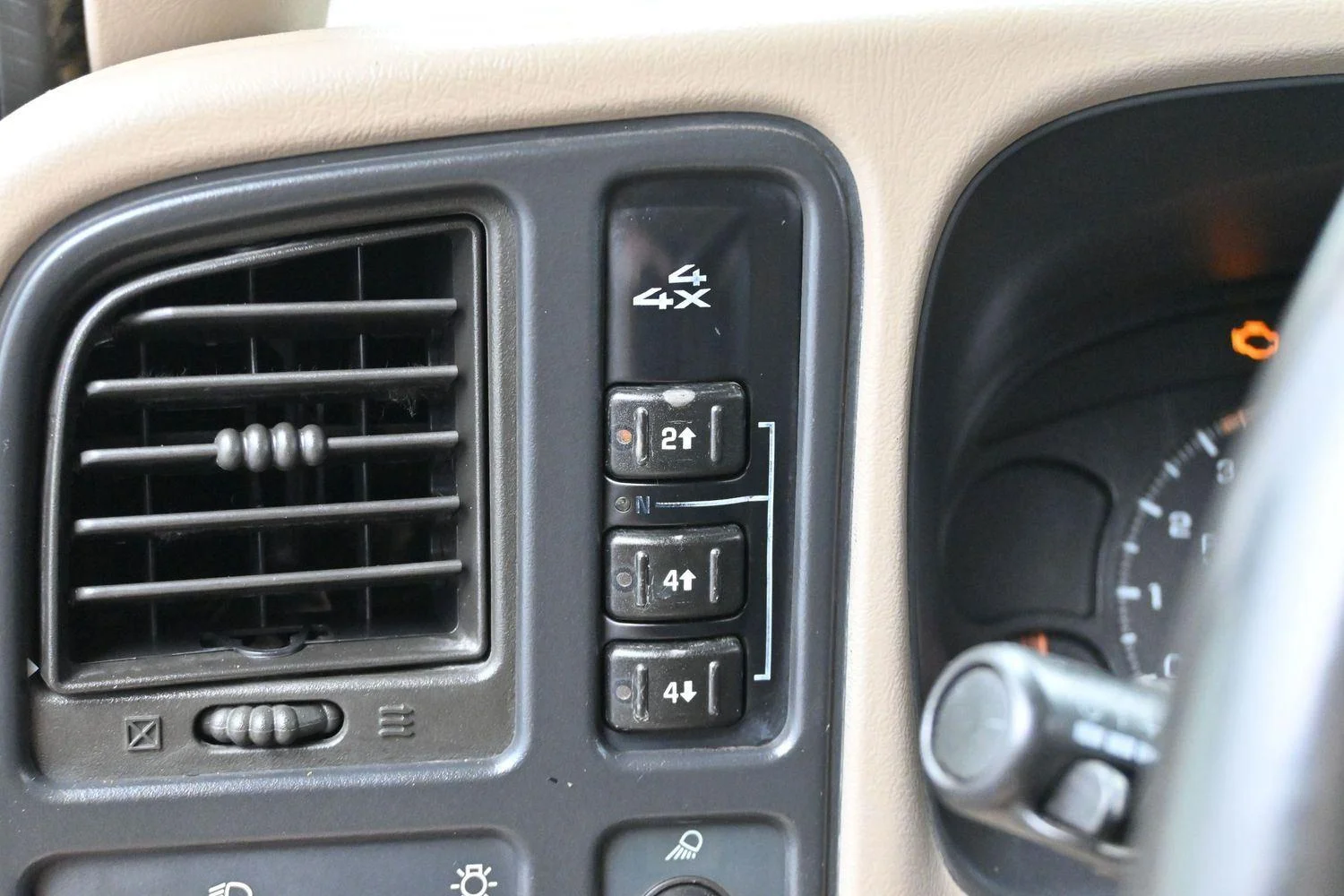 Used 2005 Dark Green Metallic Chevrolet LS image 21