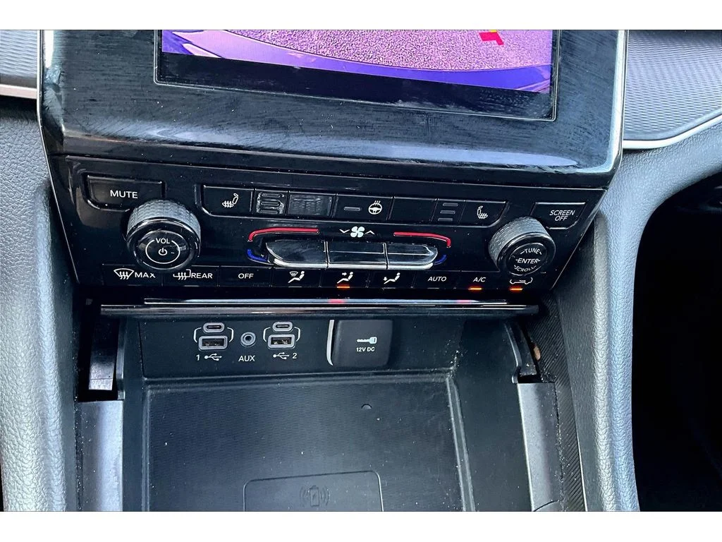 Used 2025  Jeep Altitude image 21