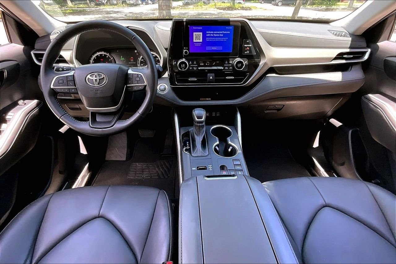 Used 2023  Toyota XLE image 7