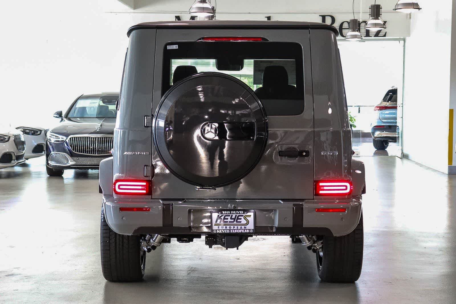 New 2027 MANUFAKTUR Arabian Grey Non- Metallic Mercedes-Benz AMG® G 63 image 3