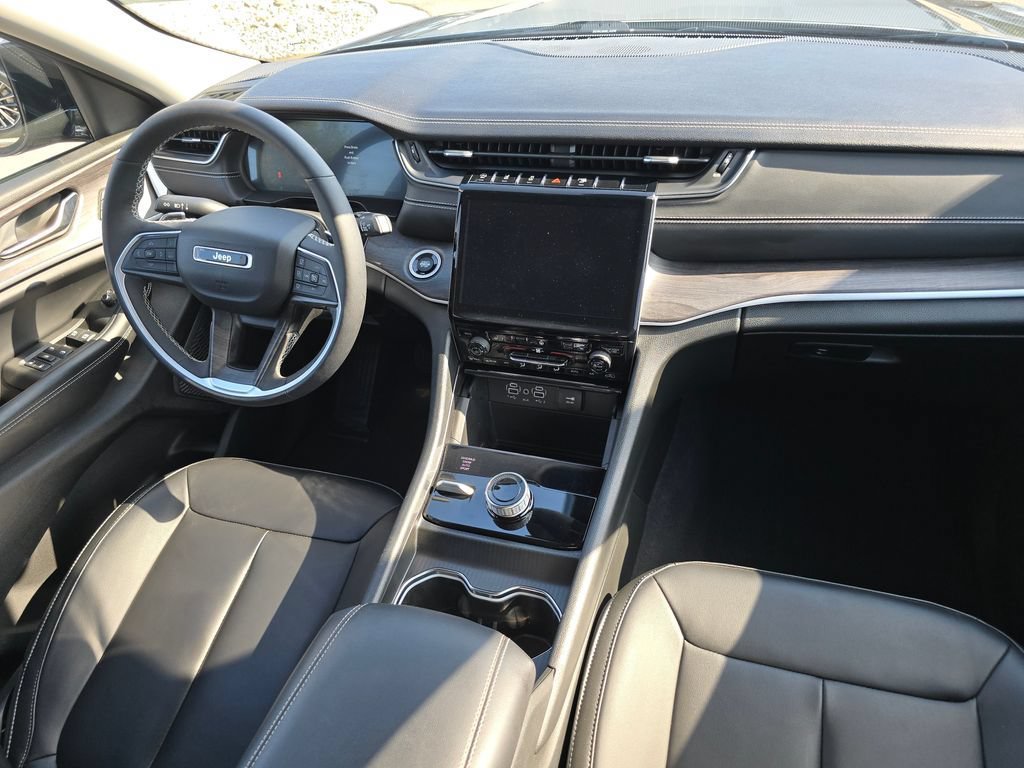 Used 2024 Rocky Mountain Pearlcoat Jeep Limited image 29