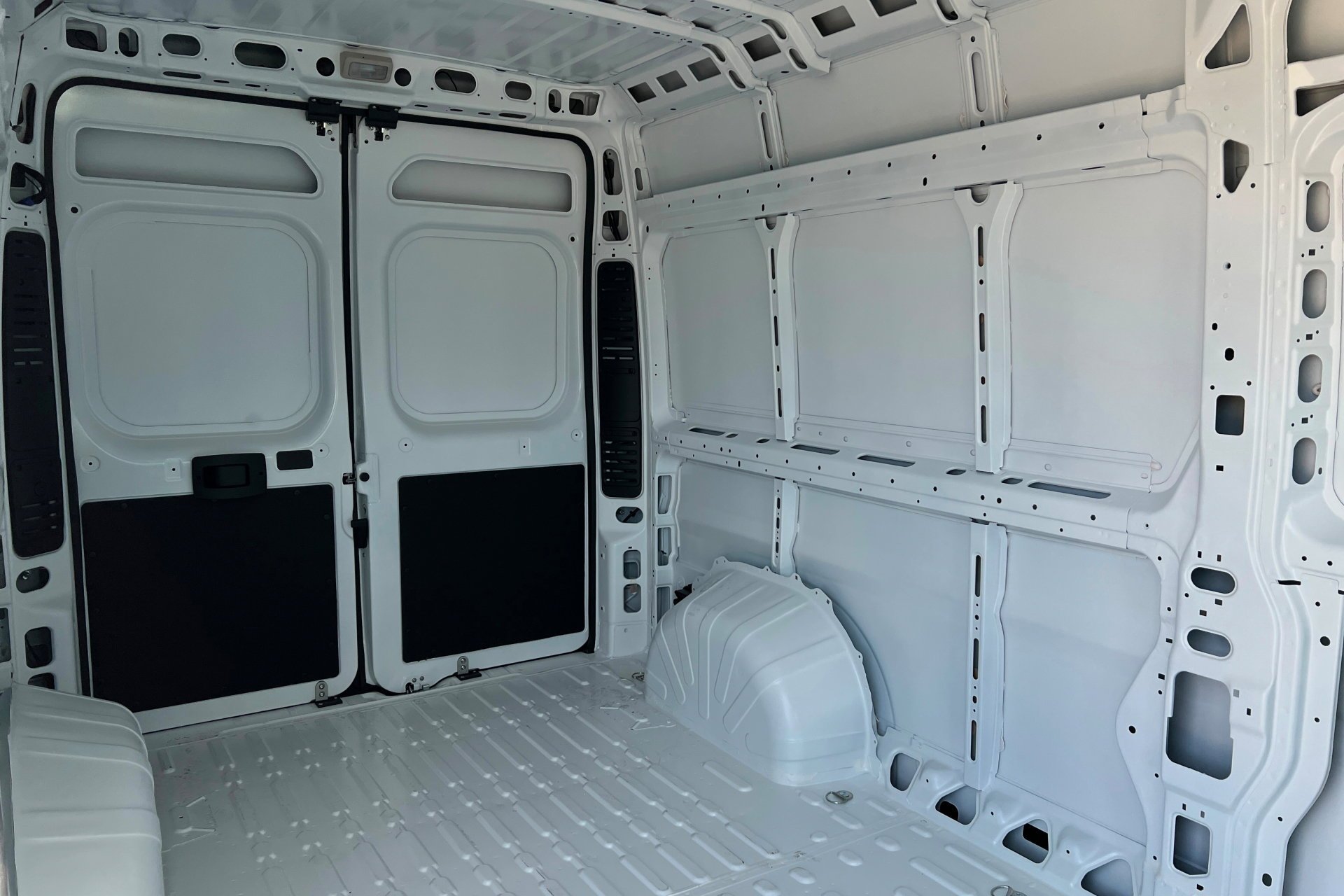New 2026 Bright White Clear-Coat Exterior Paint RAM Tradesman image 20
