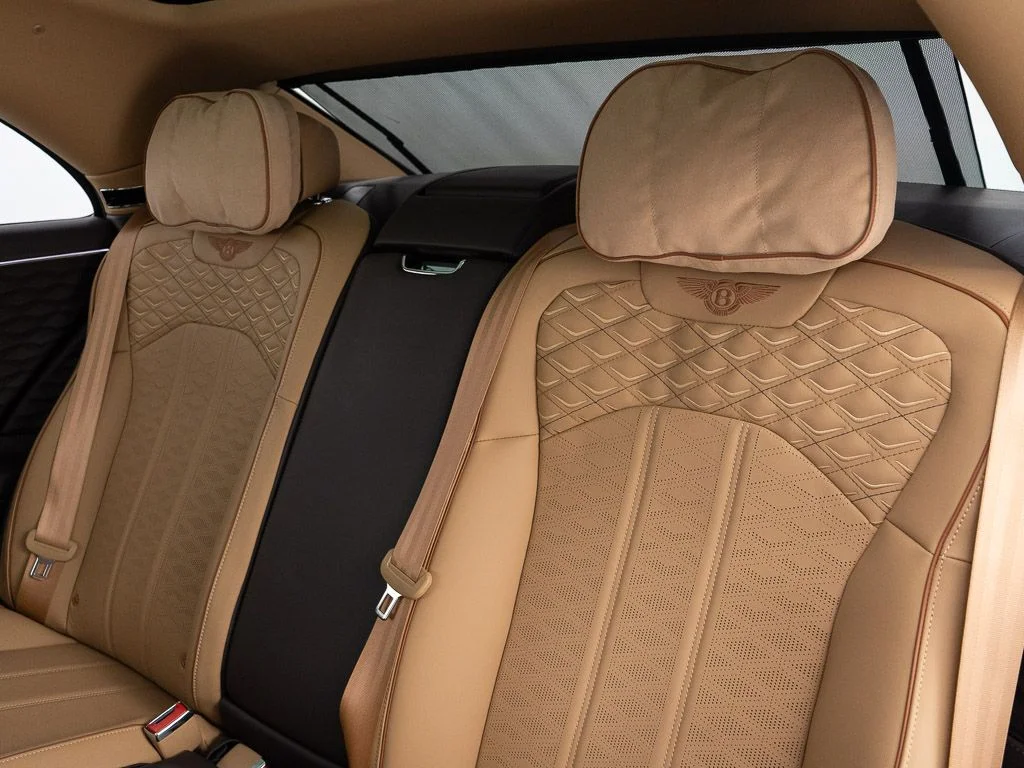 Used 2025 White Sand - by Mulliner Bentley Mulliner image 25