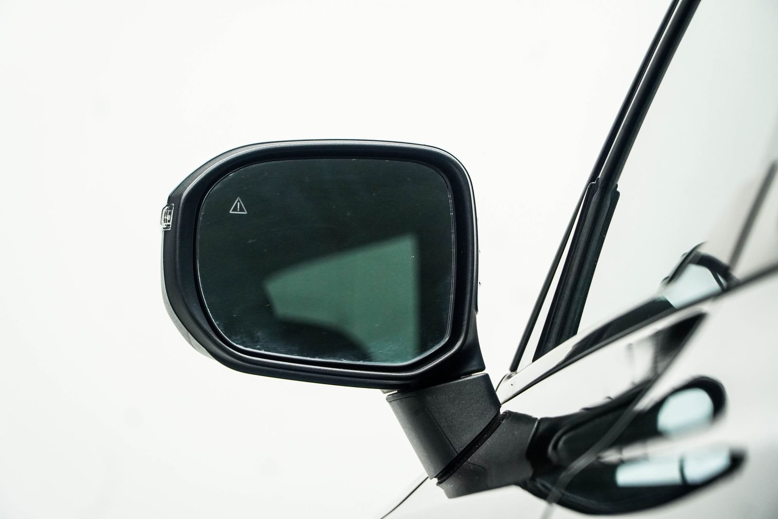 Used 2025 Black Kia EX X-Line image 15