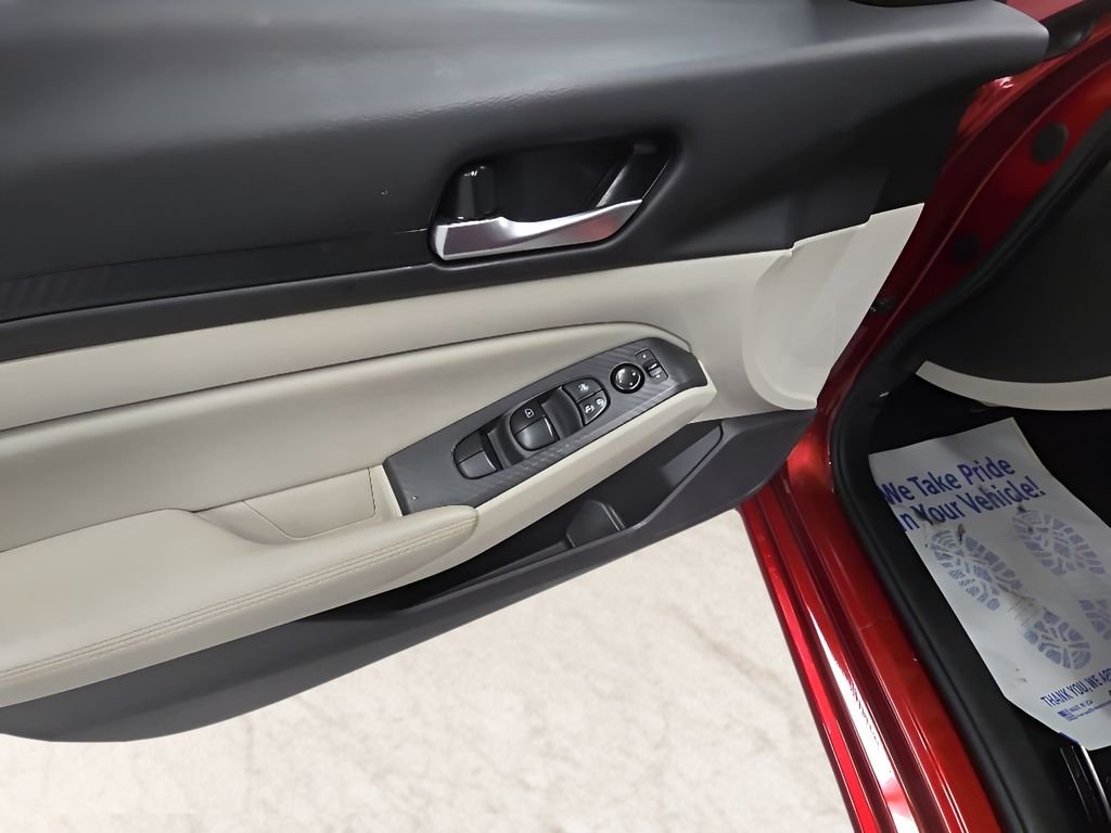 Used 2025 Red Nissan 2.5 SV image 10