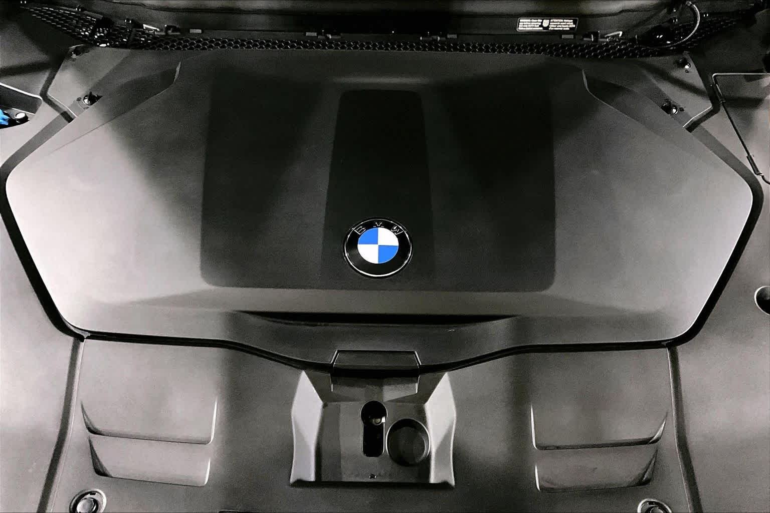 New 2027 Ocean Wave Blue Metallic BMW 50 xDrive image 15