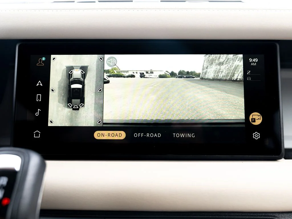 Used 2024 Green Land Rover X-Dynamic SE image 30