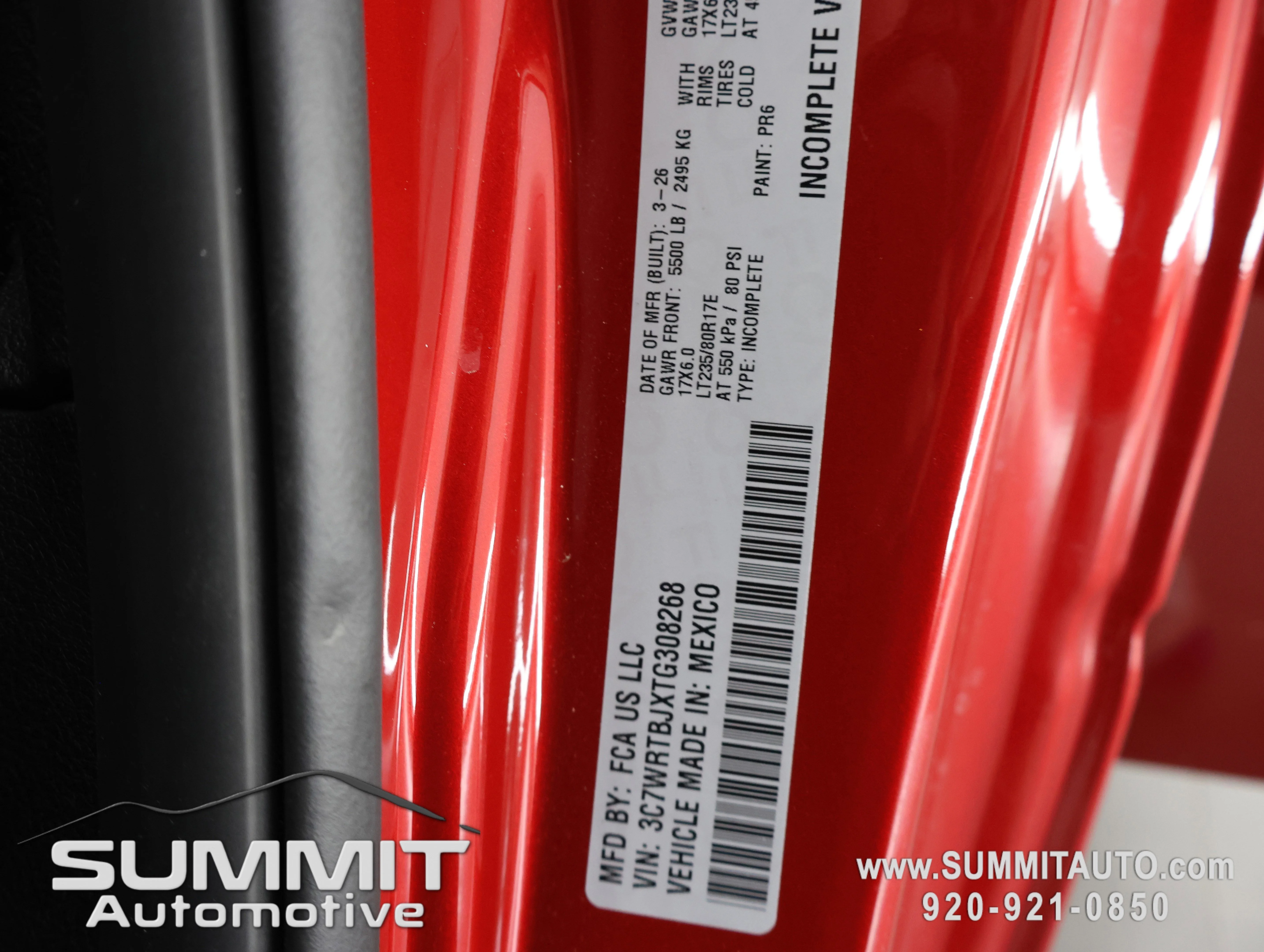 New 2026 Molten Red Pearl-Coat Exterior Paint RAM Tradesman image 55