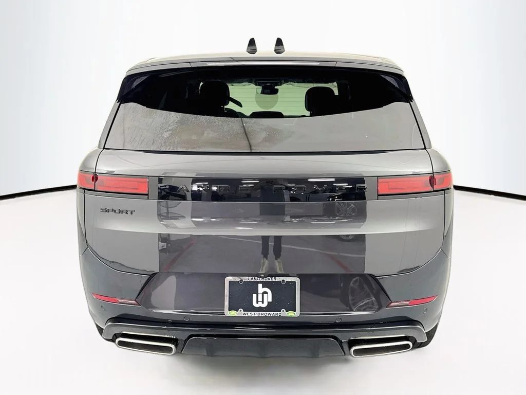 New 2026 Carpathian Grey Land Rover Dynamic SE image 6