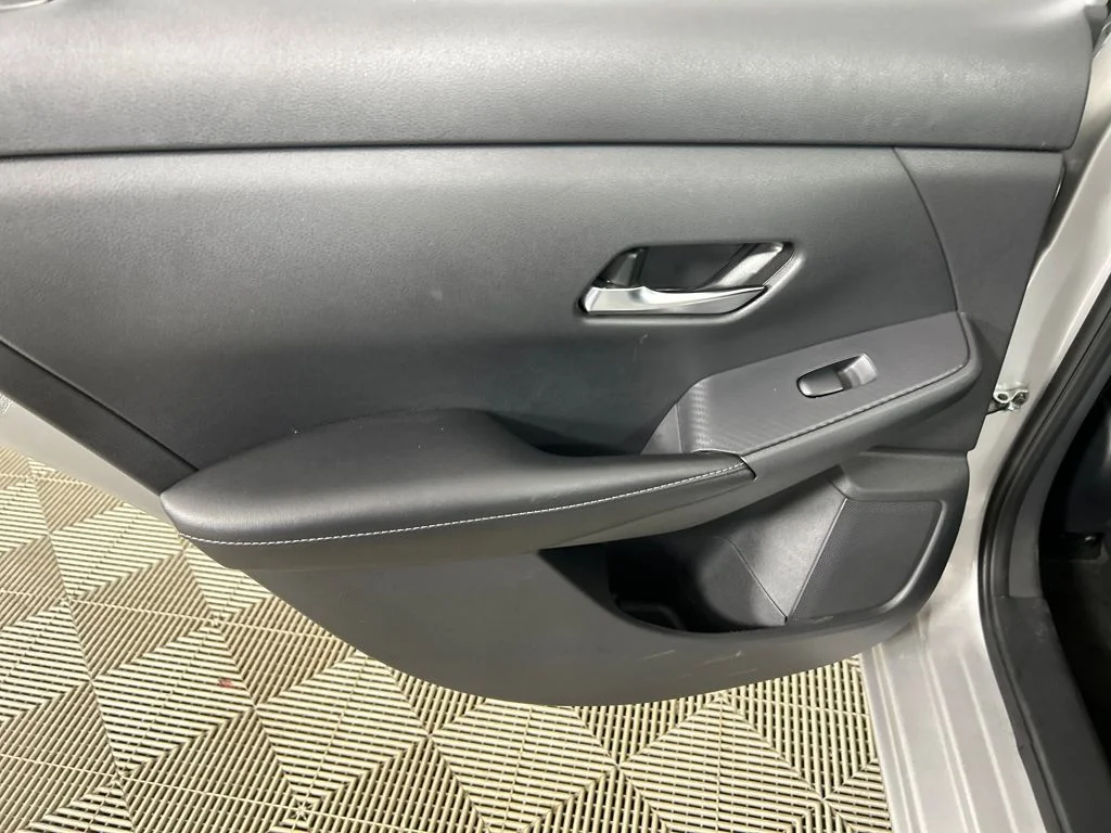 Used 2023 Silver Nissan S image 15
