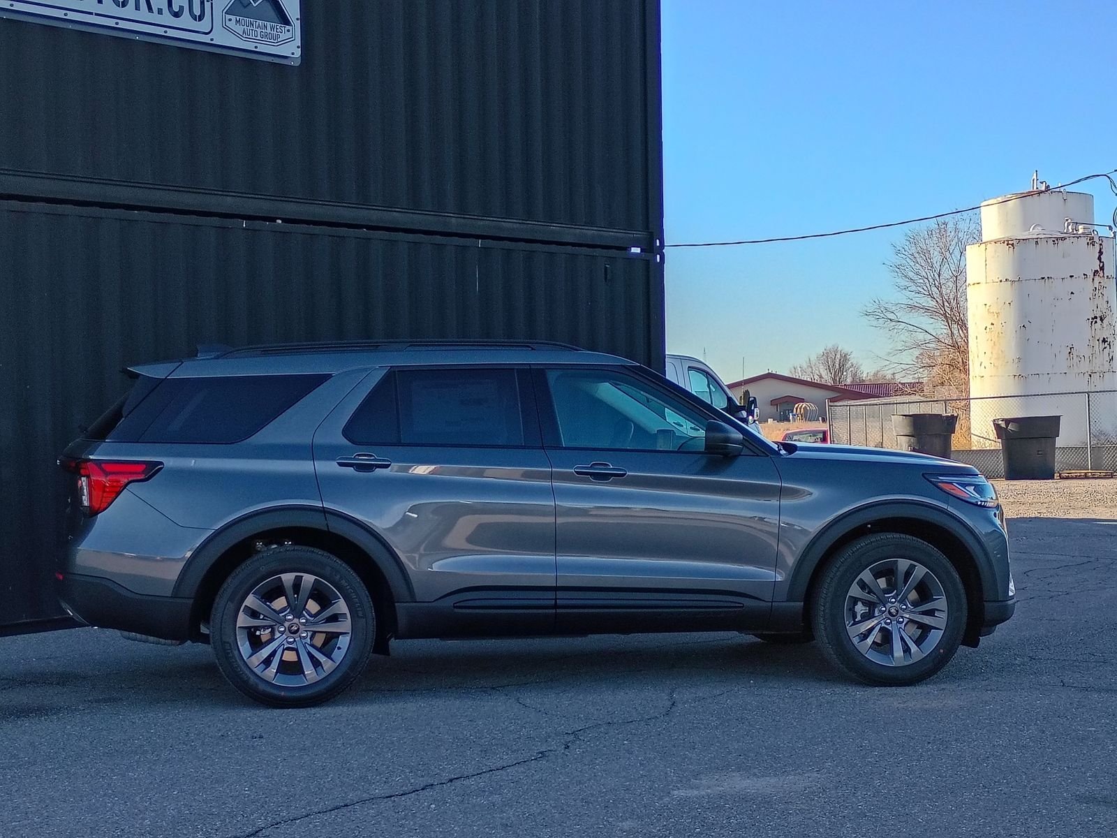 View vehicle photo 6