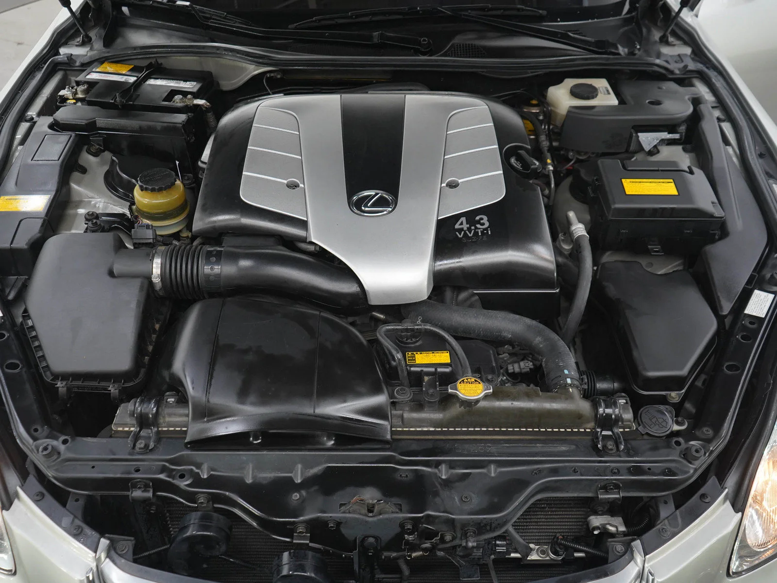 Used 2002 Silver Lexus 430 image 27
