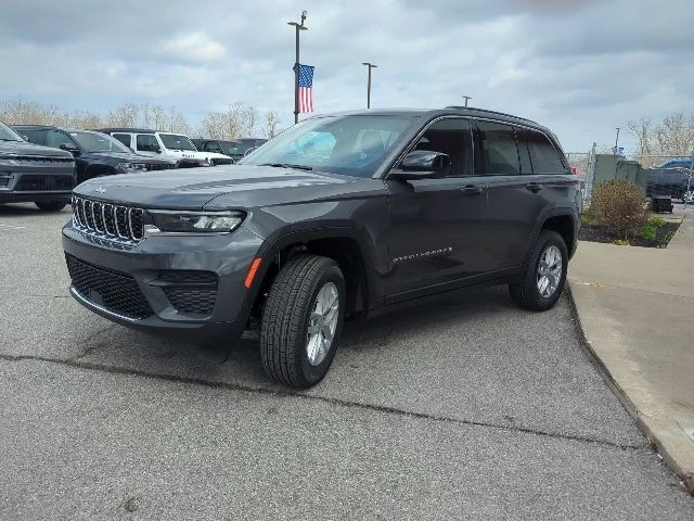 New 2026 Baltic Gray Metallic Clear-Coat Exterior Paint Jeep Laredo X image 4