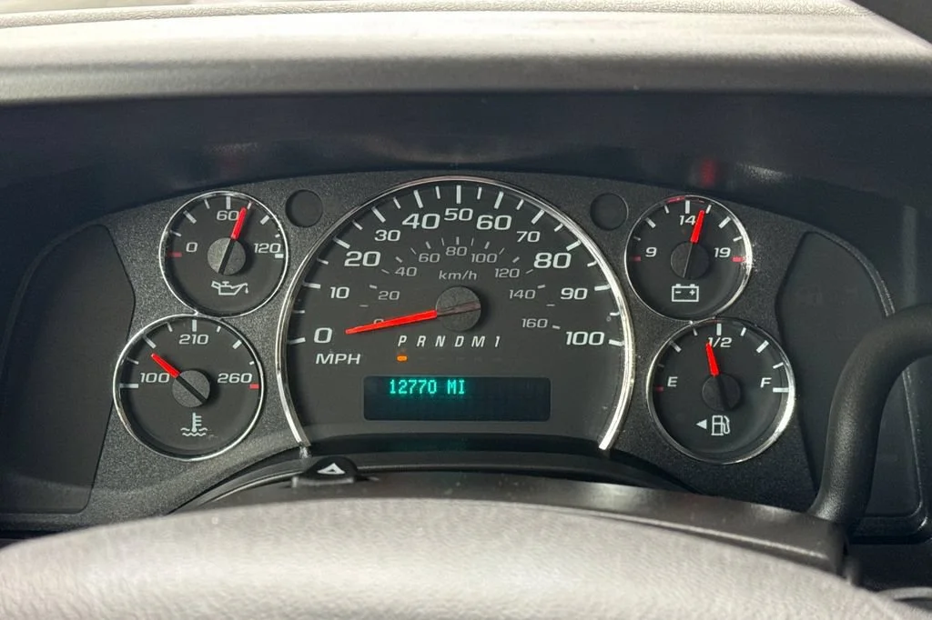 Used 2025 Summit White GMC Work Van image 23