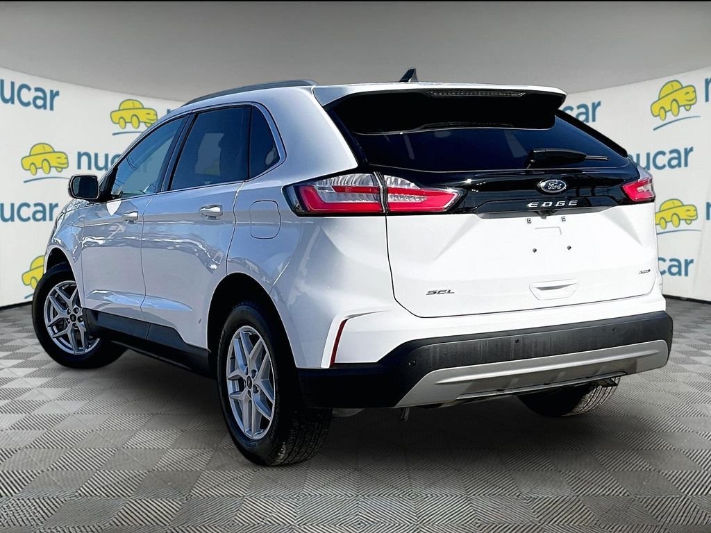 Used 2022 Oxford White Ford SEL image 4