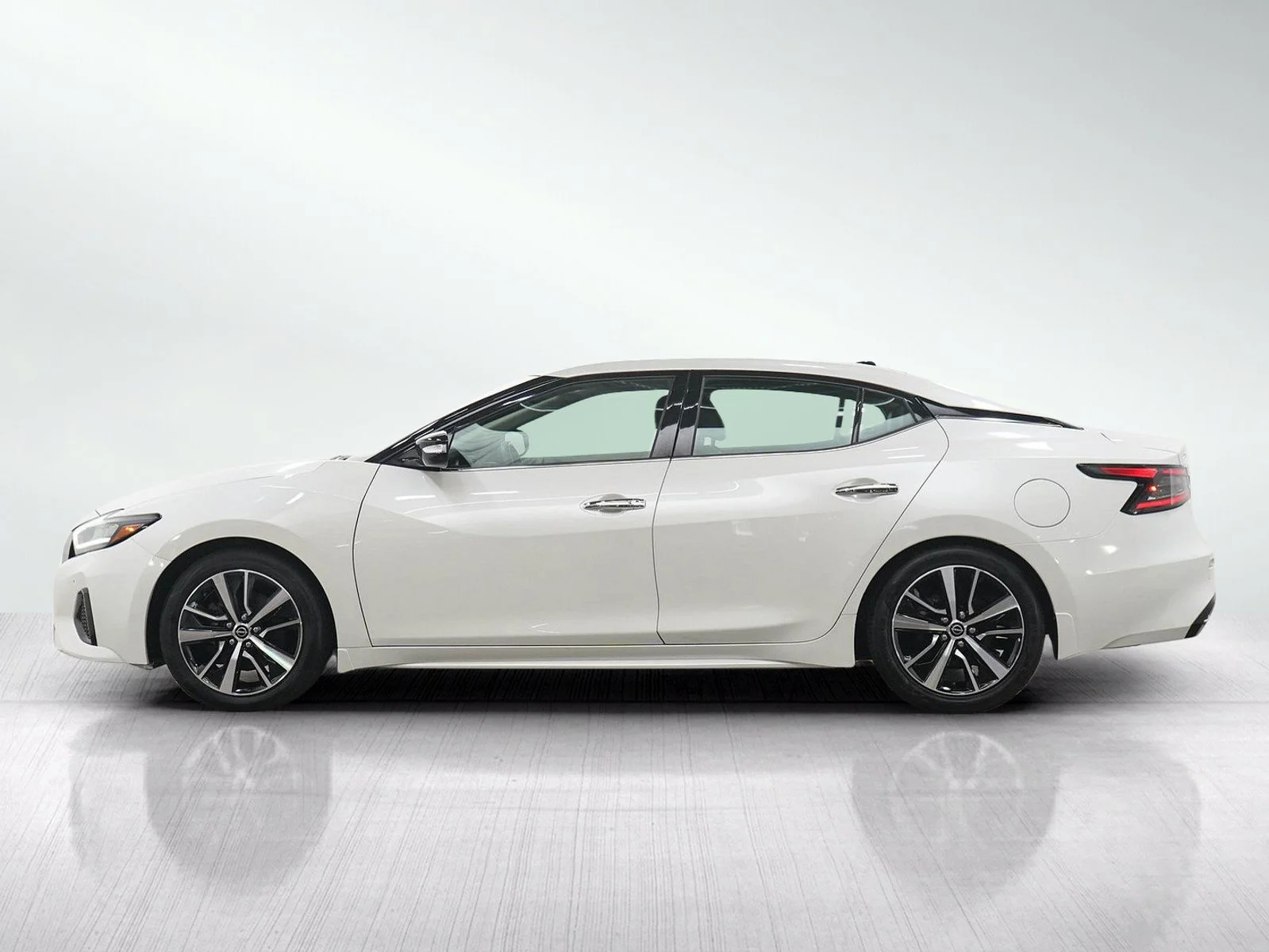 Used 2023 Nissan Maxima SL with VIN 1N4AA6DV9PC509514 for sale in Burnsville, Minnesota