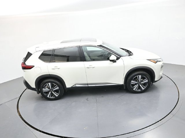 Used 2023 White Nissan SL image 25