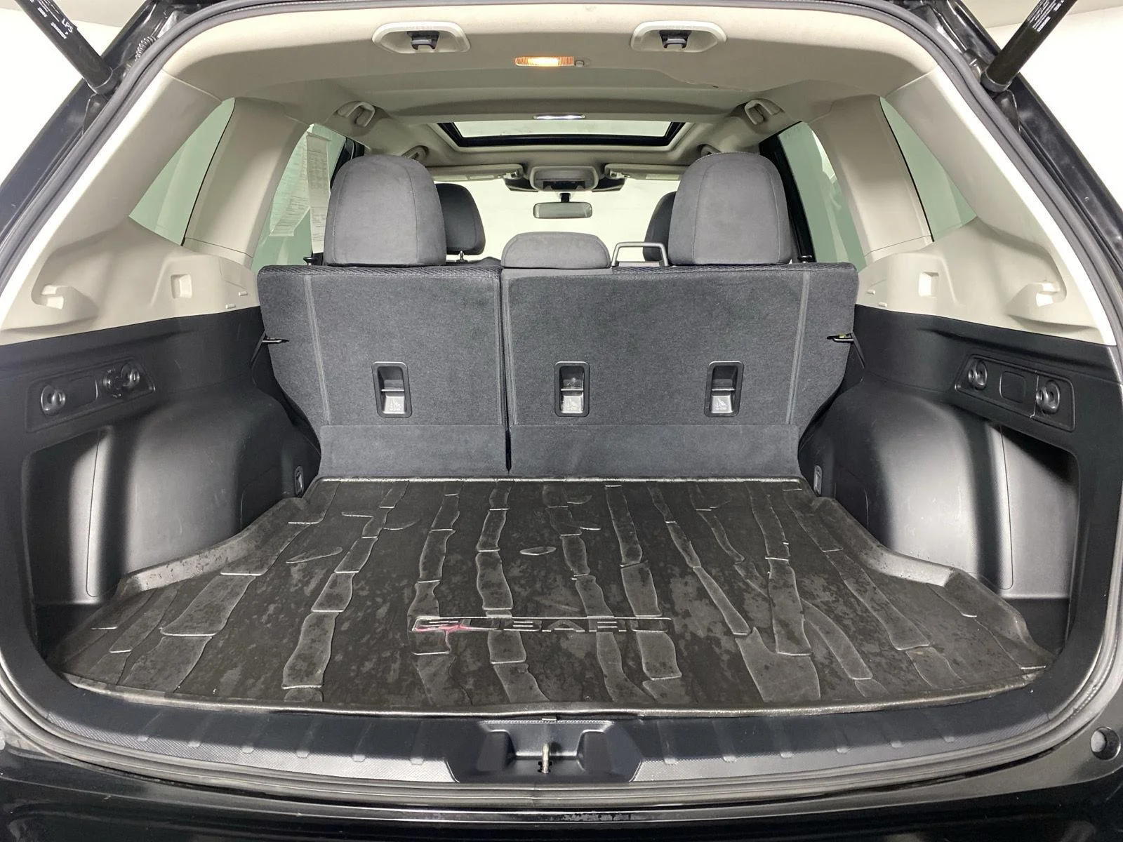 Used 2023  Subaru Premium image 25