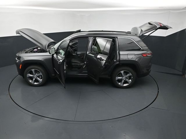 New 2026 Baltic Gray Metallic Clear-Coat Exterior Paint Jeep Limited image 27